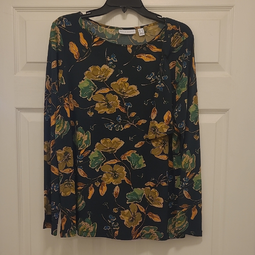 Susan Graver Dark Green Floral Liquid Knit Top. Size L